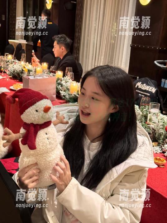17c吃瓜 使用安卓设备,直达17c吃瓜,畅享无限娱乐与八卦冲击!
