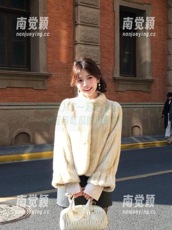 17一起吃瓜 17一起吃瓜官网带你领略蘑菇与吃瓜的精彩瞬间