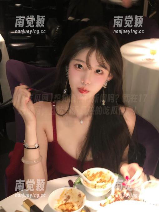 17吃瓜网 想知道热门新闻吗?就在17吃瓜网,直达当下最热的吃瓜信息!