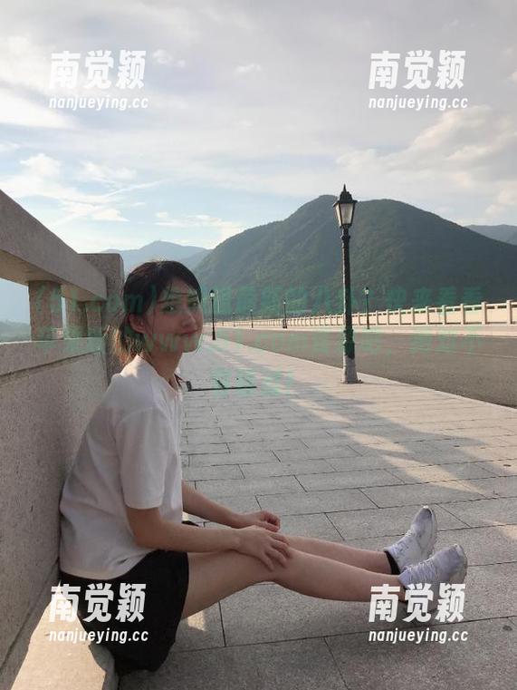 51.com 想知道最新的八卦?快来看看苹果版的www.51.com资源吧,绝对不容错过!