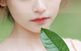 想吃瓜的你一定要下载hlw这个app，带你实时捕捉娱乐圈最新动态。