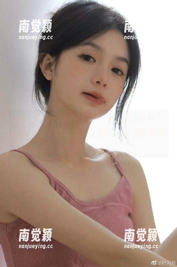 www.51 www.51cg.fun直达每日吃瓜攻略,帮助你轻松追踪娱乐圈的动向!