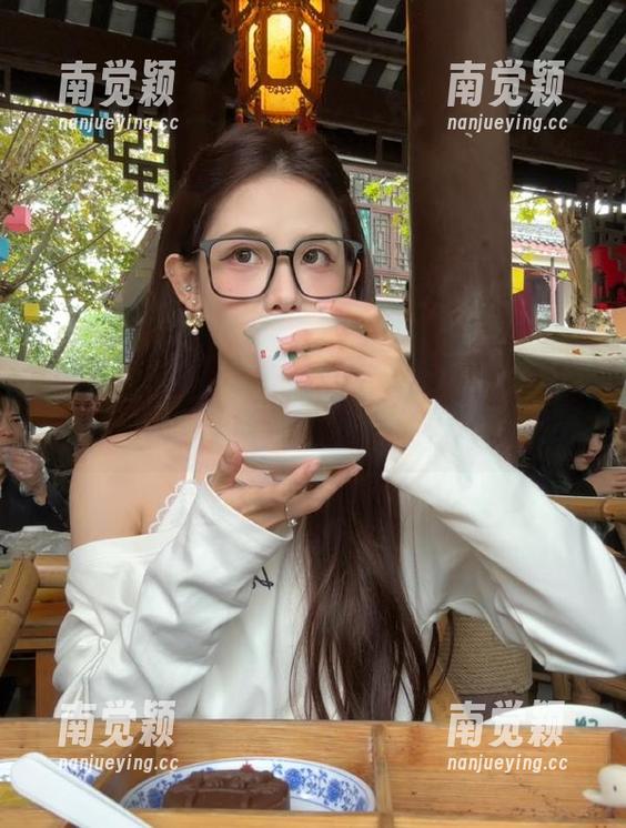 zztt zztt11苹果版上线啦!快来一起吃瓜分享趣闻轶事