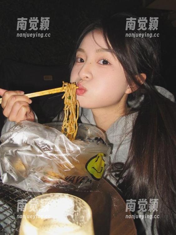 看明星黑料app，带你走进明星们不愿你知道的黑暗面！